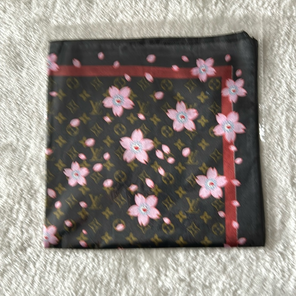 LOUIS VUITTON PURE SILK ULTIMATE SQUARE